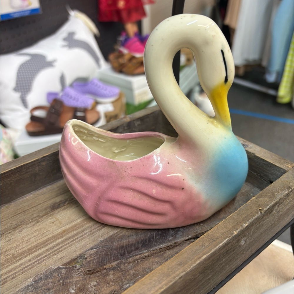 Swan planter - Picture 1 of 1